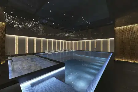 DoubleTree by Hilton - 19