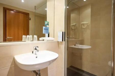 Travelodge Barcelona Cornellà Fira - 37