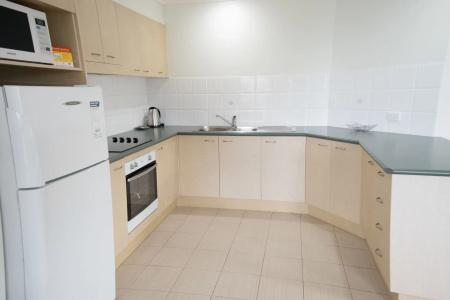 Beachside Holiday Apartments - 15