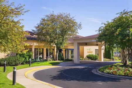 Courtyard Charlottesville - 18