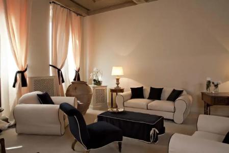 J and J Historic House - 23