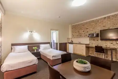 Highlander Motor Inn & Apartments - 43