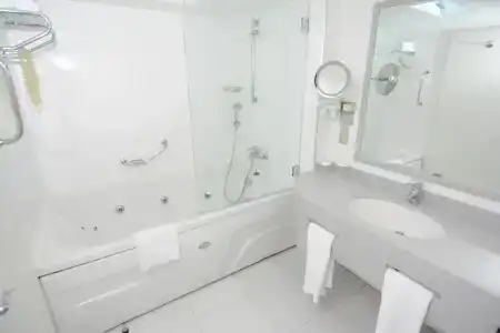 Holiday Inn Istanbul City - 8