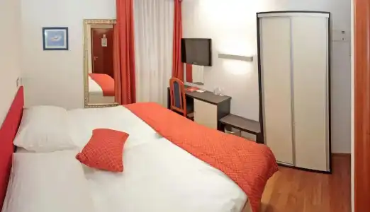Monika - 44