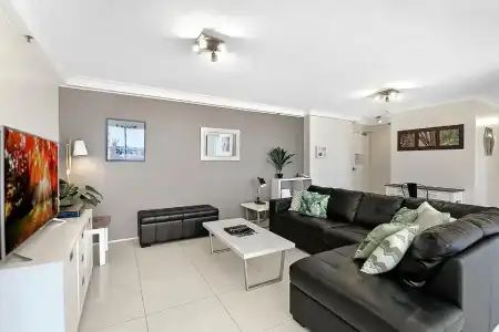 Surfers Century Oceanside Apartments - 135