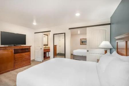 Best Western Plus Clocktower Inn - 129