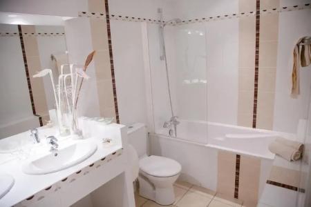 Logis Hostellerie de Bretonnire - 23