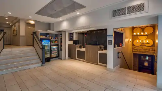 Best Western Plus Milwaukee West - 13