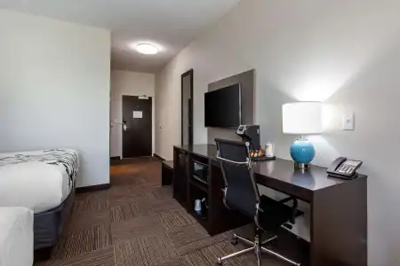 Sleep Inn & Suites Tampa South - 6