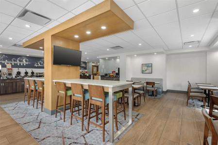 Best Western Plus Suites Downtown - 23