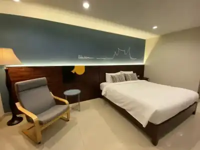 The Royal Bee Apart - 30
