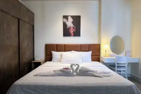 Eva Adam - 25