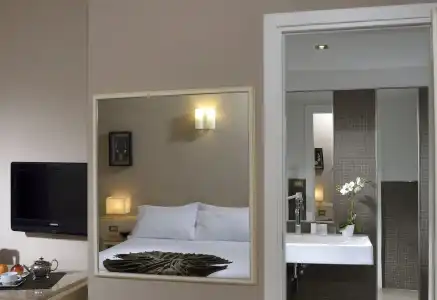 Metropolitan - 6