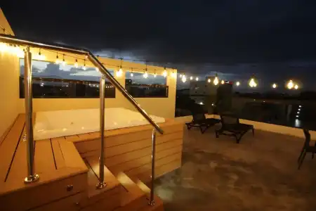 Studio 27 Backpackers - 22