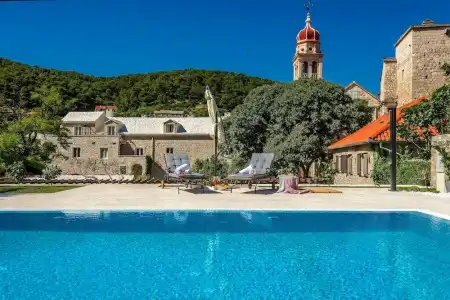 Puteus Palace Brac - 17