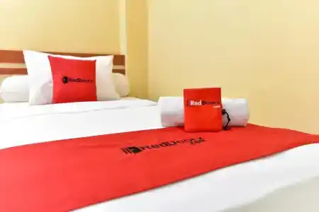 RedDoorz Plus near Mall Bali Galeria 2 (ex. Sylvia Bali Suite Residence) - 20