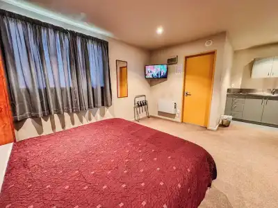 Bealey Avenue Motel - 83