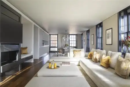Grosvenor House Suites - 8