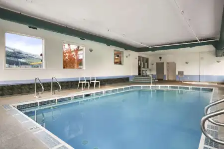 Revelstoke Lodge - 8