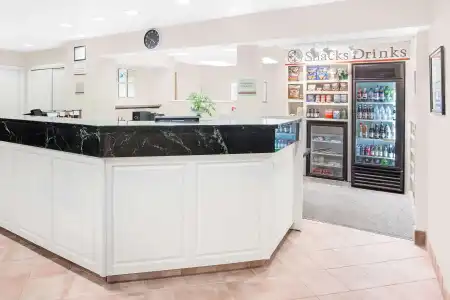 Hawthorn Extended Stay by Wyndham Green Bay - 7