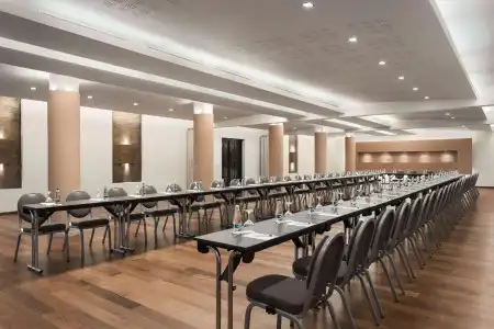 Ramada by Wyndham Bucharest Parc - 12