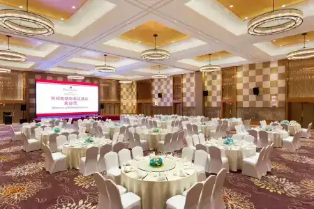 Ramada by Wyndham - 8
