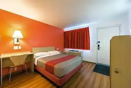 Motel 6 Reno - Virginia Plumb - 12