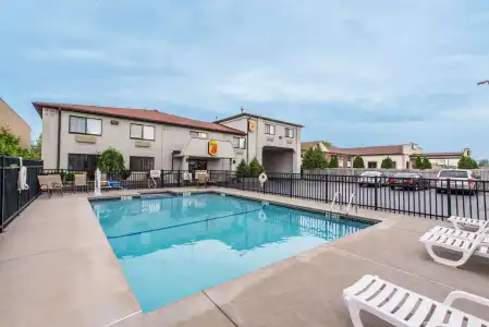 Super 8 by Wyndham Niagara Falls NY - 10