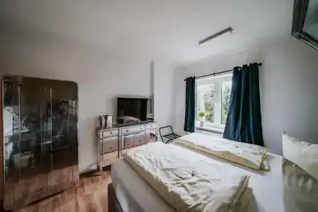 Robrooks Garni - 31