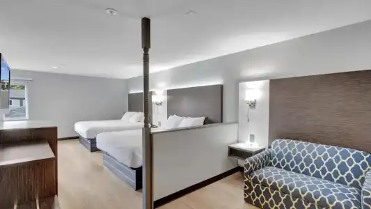Days Inn & Suites by Wyndham Niagara Falls/Buffalo - 35