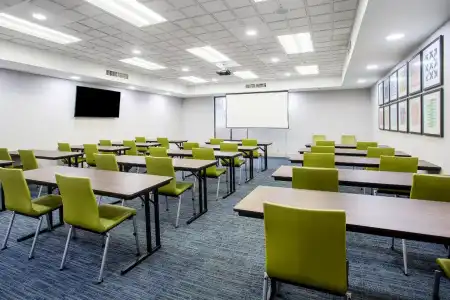 Holiday Inn Express & Suites Fort Wayne by IHG - 39