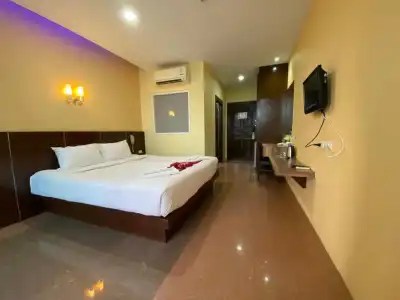 77 Patong & Spa - 98