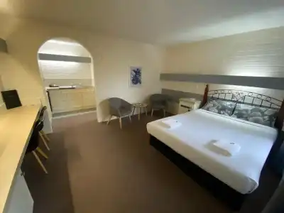 Mahogany Motel - 48