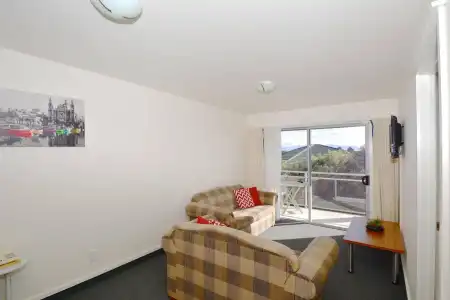 Greens Motel - 6