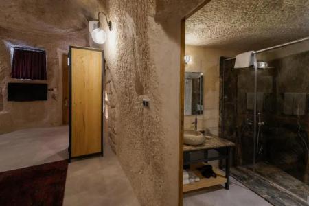 The Niche Cave - 137