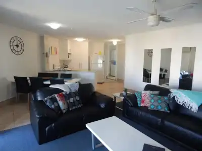 Tranquil Shores Holiday Apartments - 12