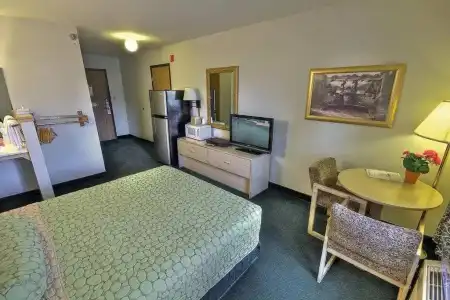 Dillon Inn - 14