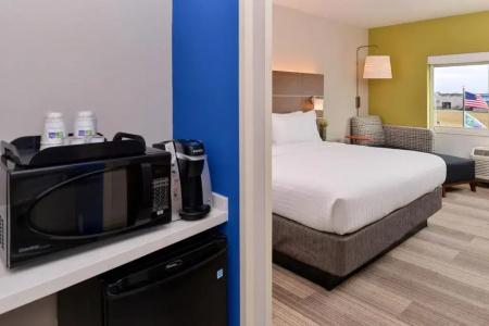 Holiday Inn Express & Suites St. Petersburg - Madeira Beach by IHG - 14