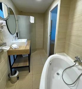 Campanile Montpellier Ouest - 65