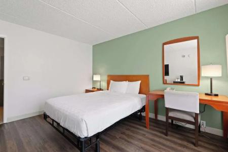 Vagabond Inn Executive Old Town - 3
