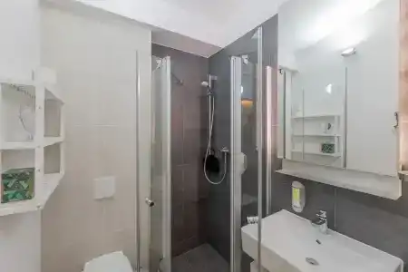 Little Suite Apartments - 7