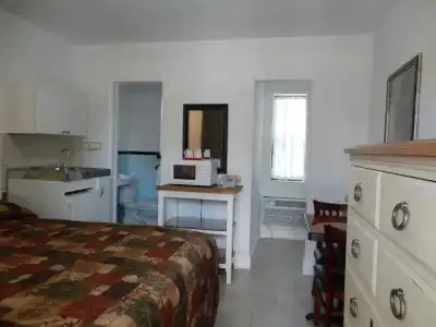 Shell Motel - 173
