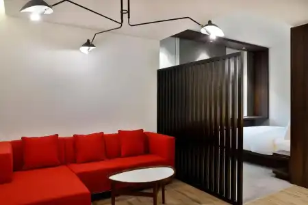 Aloft Airport - 5