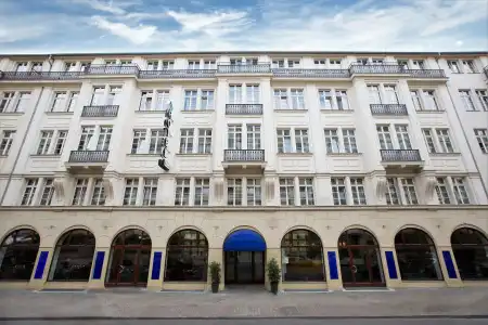 Garner Berlin - Checkpoint Charlie by IHG - 0