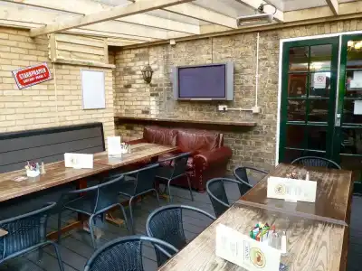 The Earl of Derby - Inn - 10