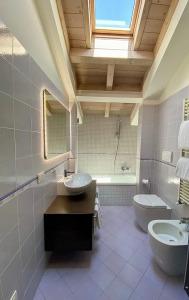 Ungherese Small Luxury - 182