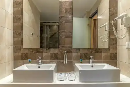 Agrelli & Suites - 215