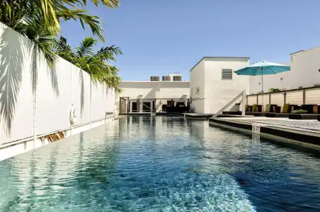 Posh South Beach Hostel - 23