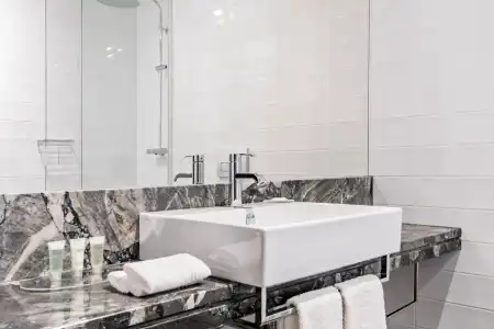 Courtyard by Marriott Brno - 8