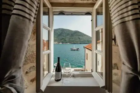 and Restaurant CONTE - 35